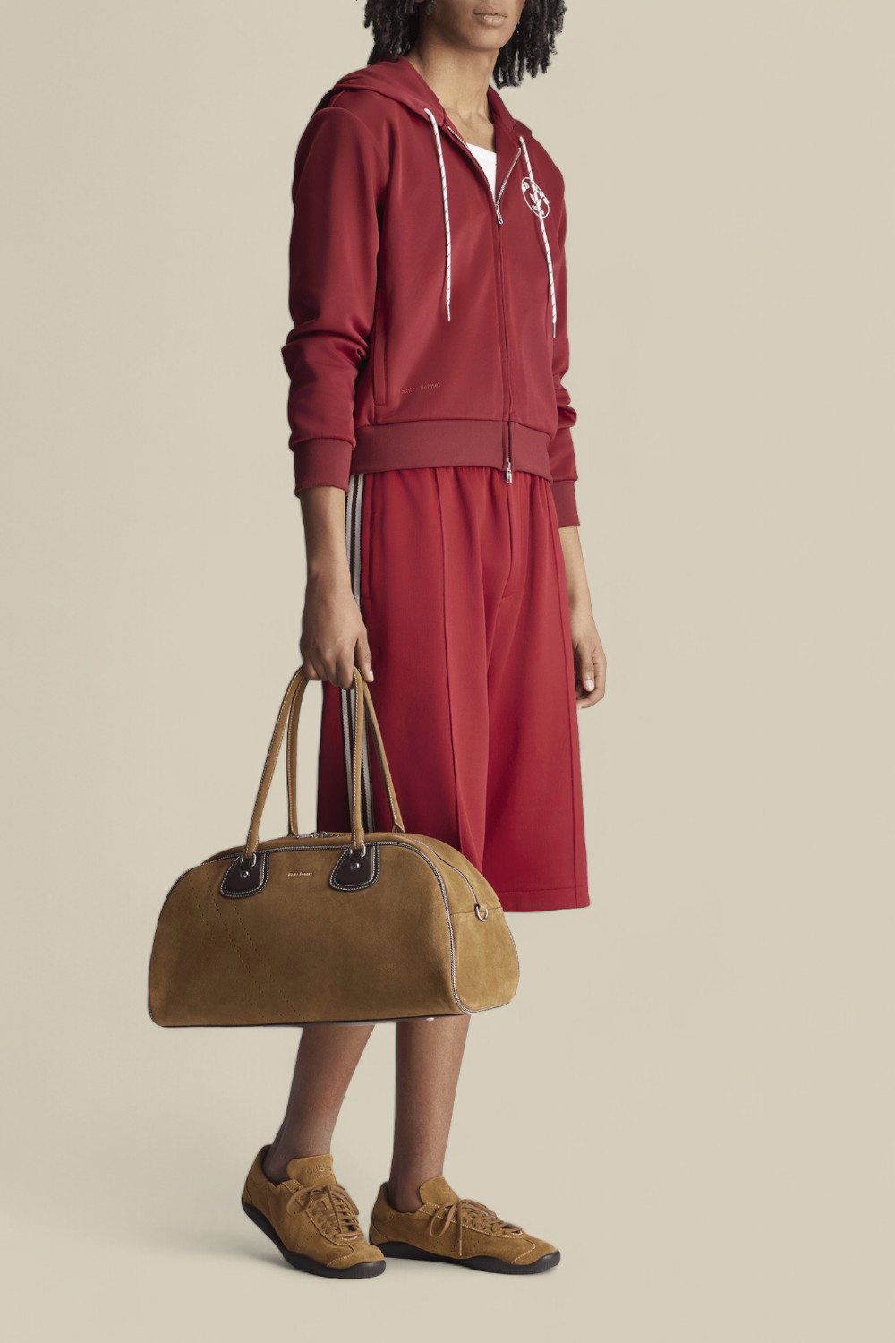 תמונת כל הלוק של אדידס X וולס בונר סווטשירט קפוצ'ון